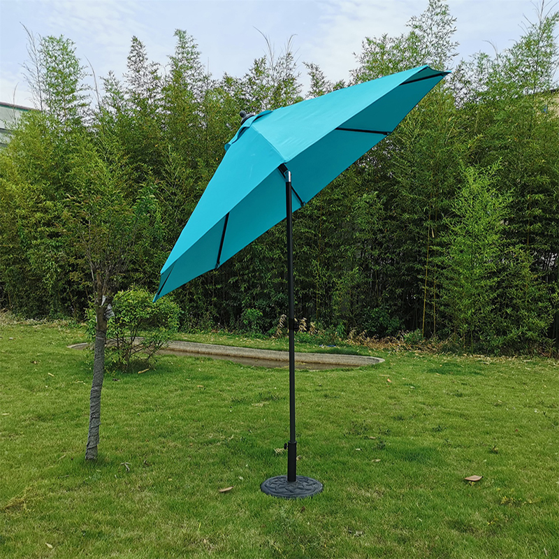 Jakie są najlepsze materiały na trwałe parasole patio w deszczowym klimacie?