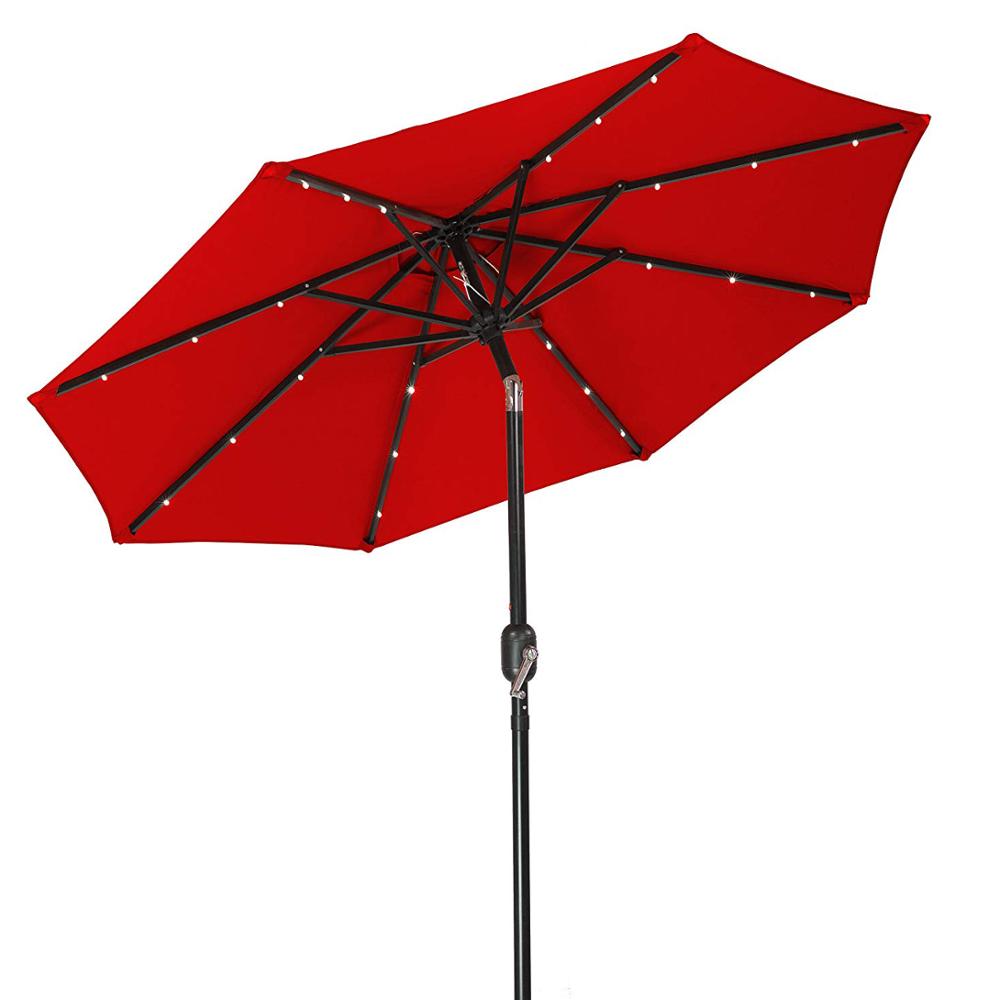Parasol z parasolem na patio